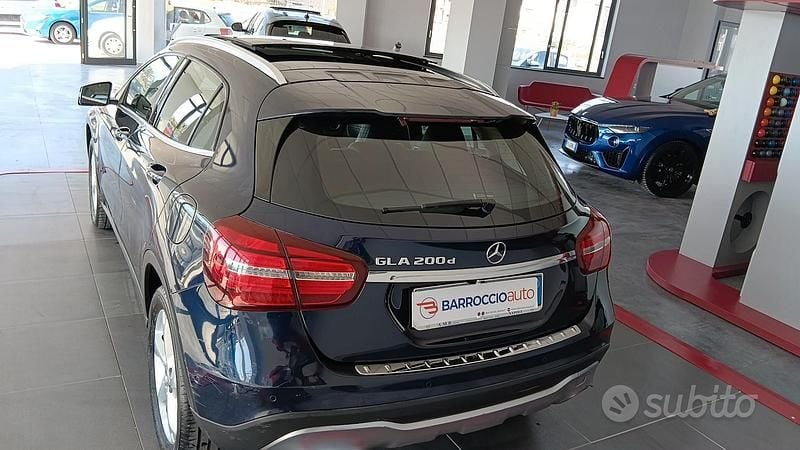Usata Mercedes GLA200 135 CV (99 kW) 2018 Blu SUV