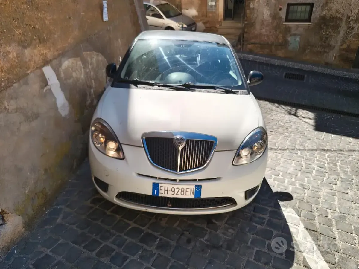 Usata Lancia Ypsilon 69 CV (50 kW) 2011 Bianco Utilitaria