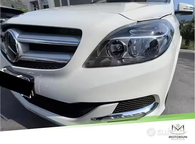 Usata Mercedes B250e 139 kW (190 CV) 2016 Bianco Monovolume