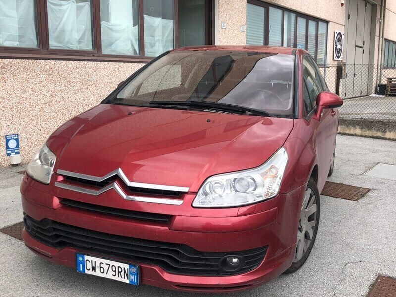 Usato 2005 Citroën C4 2.0 Benzin 177 CV (6.499 €)