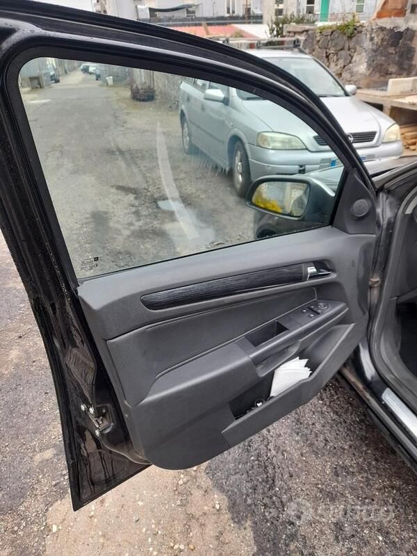 Usata Opel Astra 120 CV (88 kW) 2006 Nero Station wagon