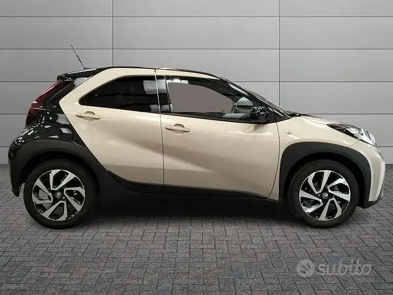 Usata Toyota Aygo X Trend 72 CV (52 kW) 2025 Grigio SUV