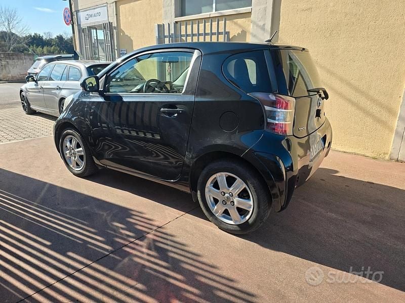 Usata Toyota iQ 90 CV (66 kW) 2009 Nero Utilitaria