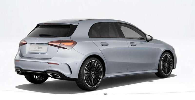 Nuova Mercedes A180 136 CV (100 kW) 2026 Argento hightech Berlina