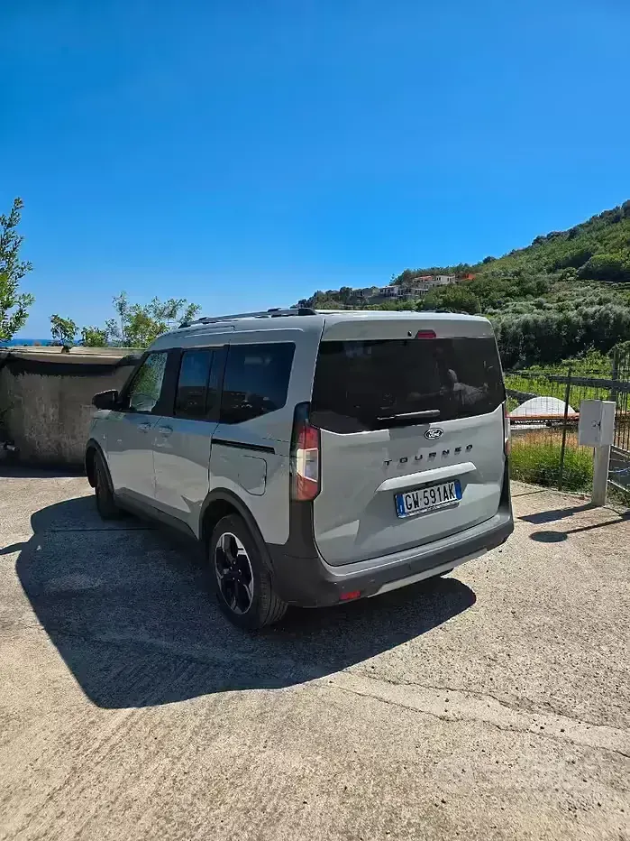 Usata Ford Tourneo Courier 125 CV (91 kW) 2025 Monovolume