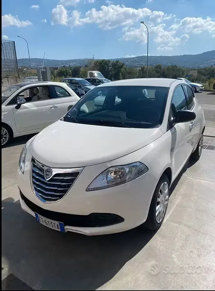 Usata Lancia Ypsilon 69 CV (50 kW) 2014 Bianco Utilitaria