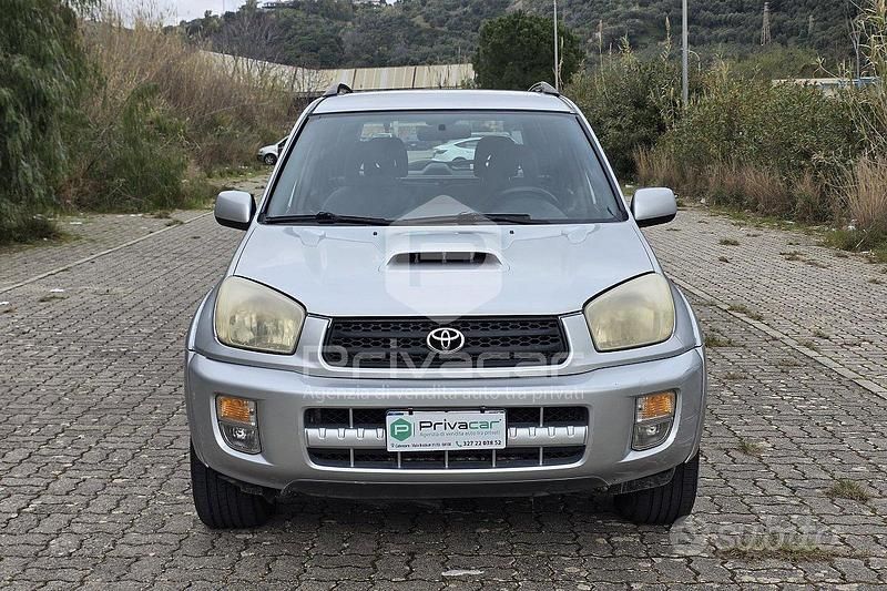 Begagnad Toyota RAV4 116 HK (85 kW) 2002 Grå SUV