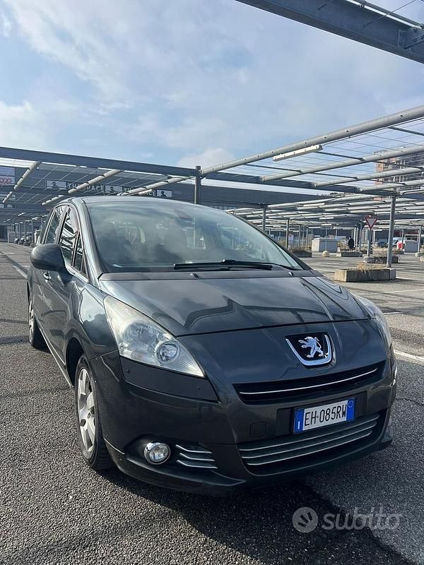 Usado Peugeot 5008 Business-Line 150 HP (110 kW) 2011 Cinzento Monovolume
