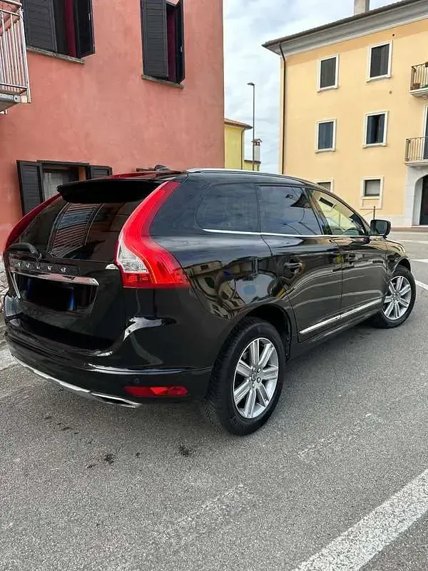 Usata Volvo XC60 Business Edition 190 CV (139 kW) 2017 Nero SUV