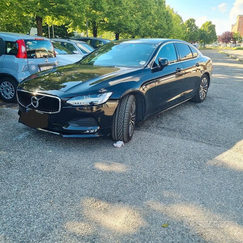 Usata Volvo S90 Momentum 190 CV (139 kW) 2019 Nero Berlina