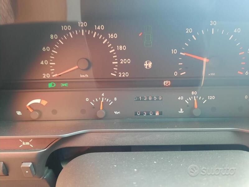 Usata Alfa Romeo 164 114 CV (83 kW) 1988 Nero Berlina