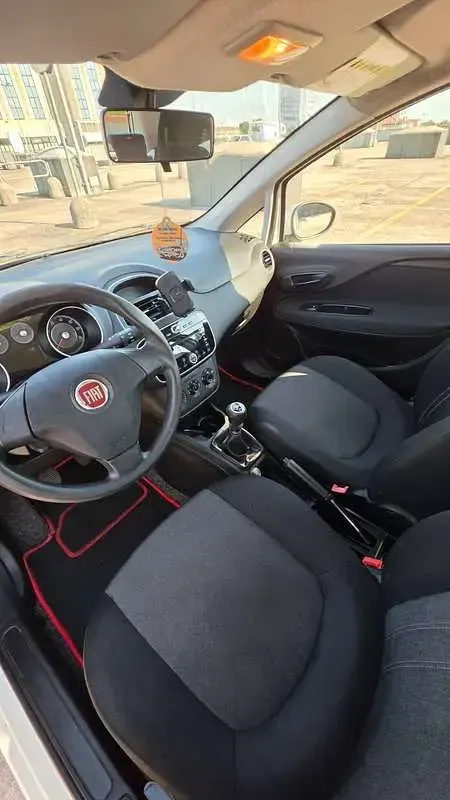 Usata Fiat Punto Lounge 77 CV (56 kW) 2016 Bianco Utilitaria