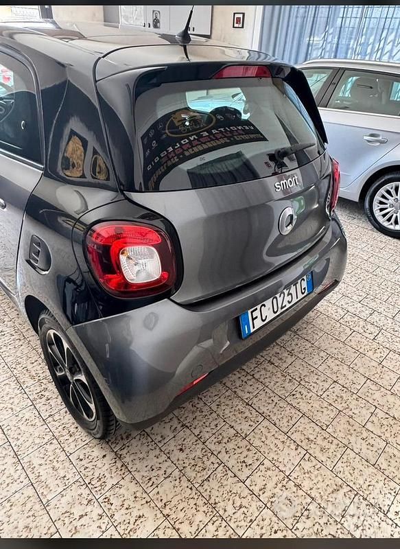 Usata Smart ForFour 71 CV (52 kW) 2016 Nero Utilitaria