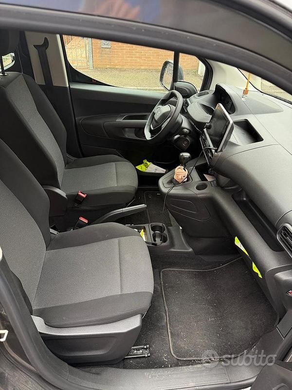 Usata Peugeot Rifter Allure 102 CV (75 kW) 2021 Grigio Monovolume