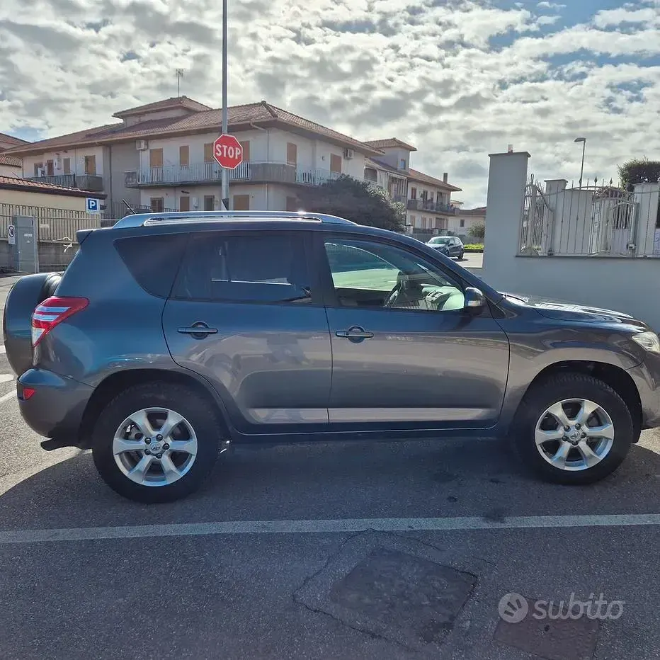 Usata Toyota RAV4 150 CV (110 kW) 2011 SUV