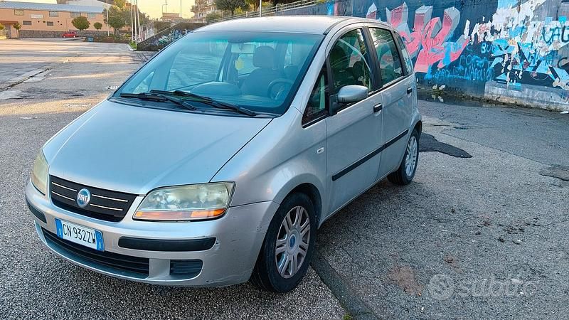 Usata Fiat Idea 70 CV (51 kW) 2004 Grigio Monovolume