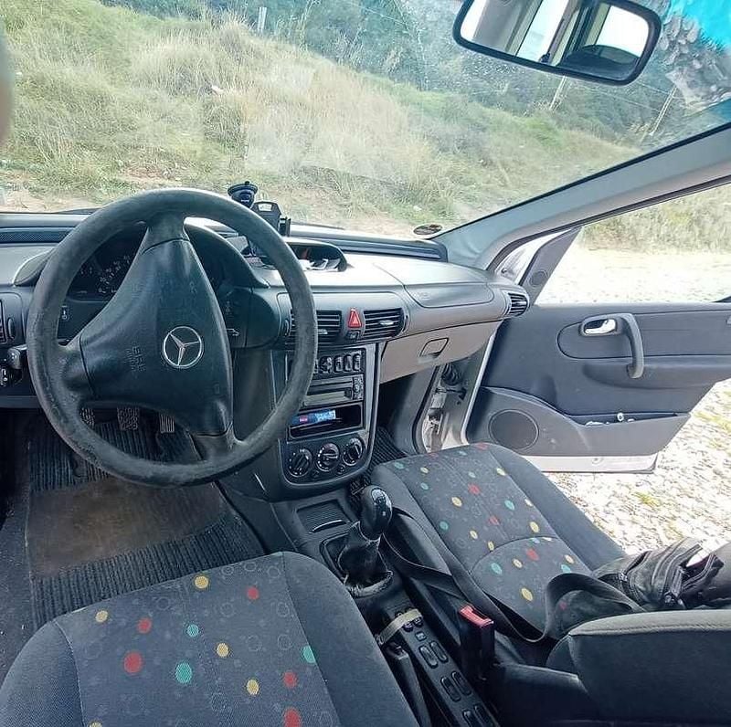 Usata Mercedes Vaneo 91 CV (66 kW) 2003 Argento Monovolume