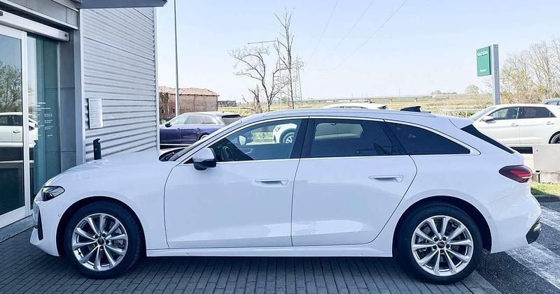 Usata Audi A5 Advanced Plus 204 CV (150 kW) 2025 Bianco ghiaccio Station wagon