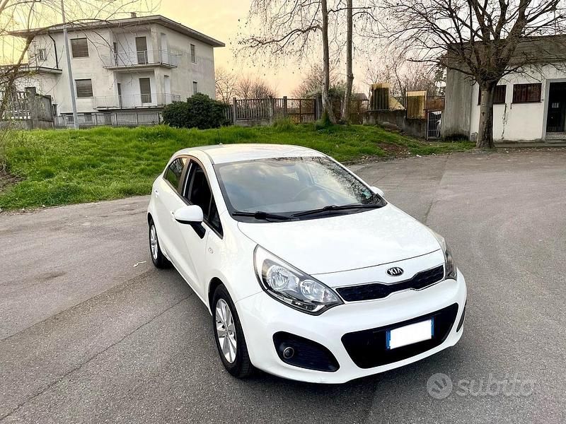 Usata Kia Rio EX 85 CV (62 kW) 2014 Bianco Berlina