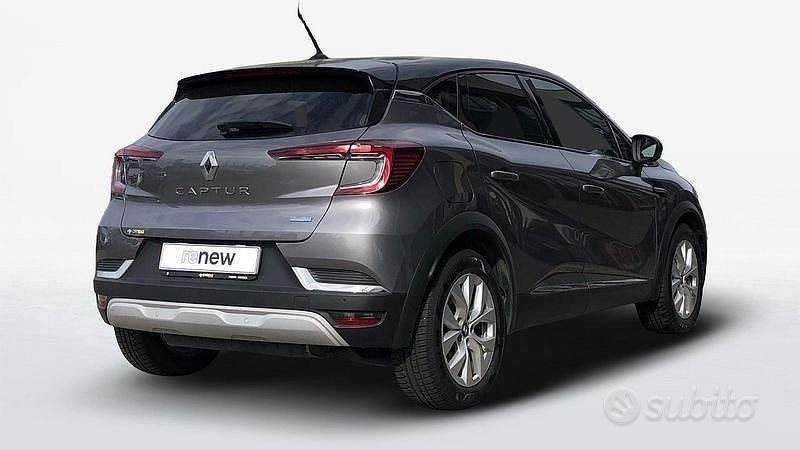 Usata Renault Captur Intens 160 CV (117 kW) 2022 Grigio scuro SUV