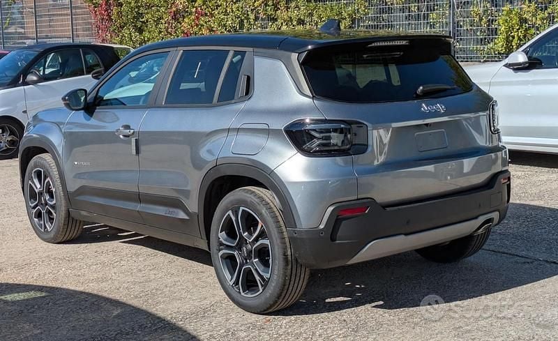 Nuova Jeep Avenger Summit 110 CV (80 kW) 2025 Grigio SUV