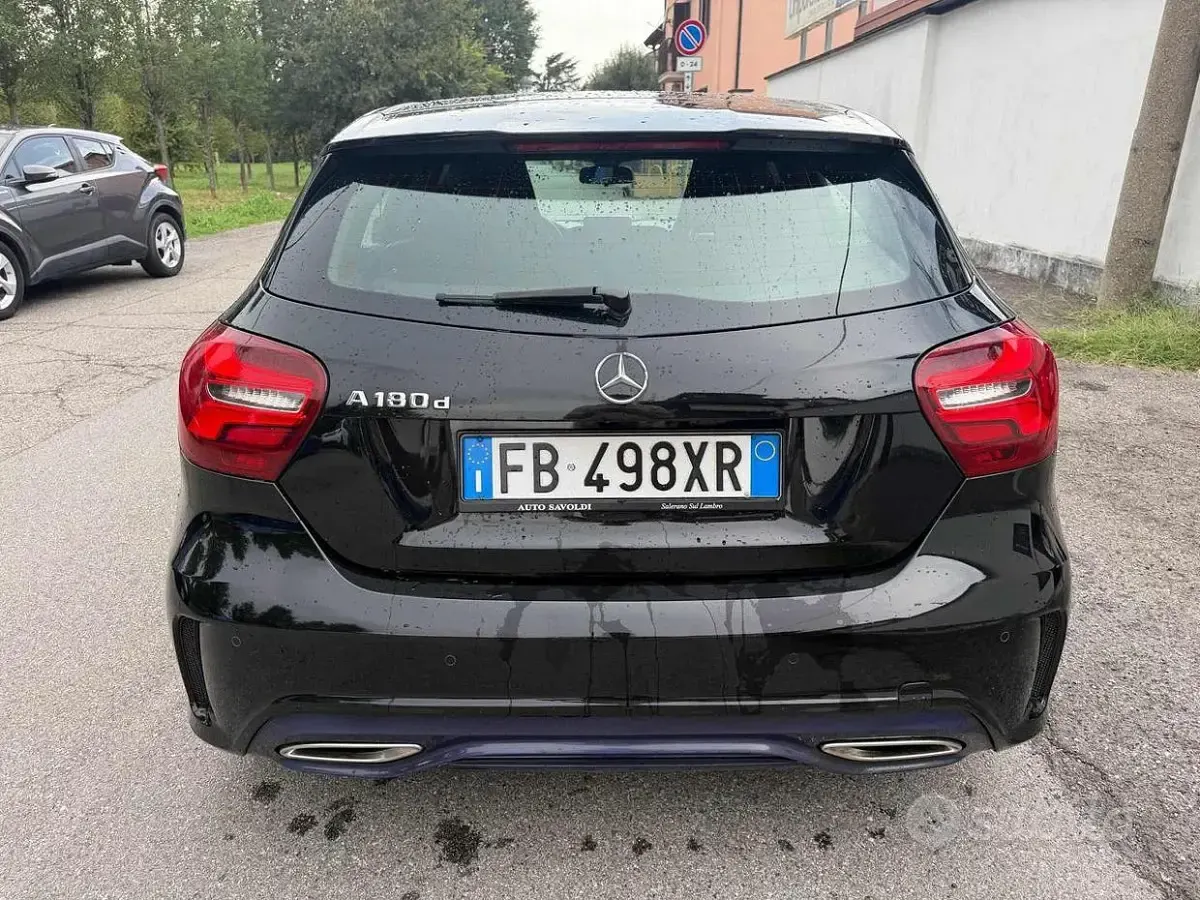 Usata Mercedes A180 Premium 109 CV (80 kW) 2016 Nero Utilitaria