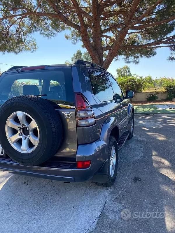 Usata Toyota Land Cruiser 166 CV (122 kW) 2005 Grigio SUV