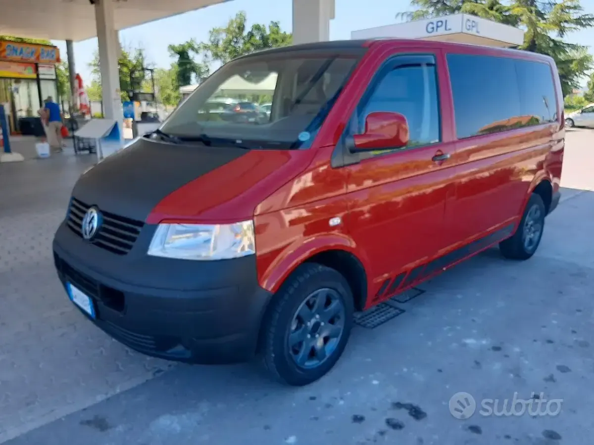 Usata VW Transporter Trendline 102 CV (75 kW) 2008 Rosso Furgone