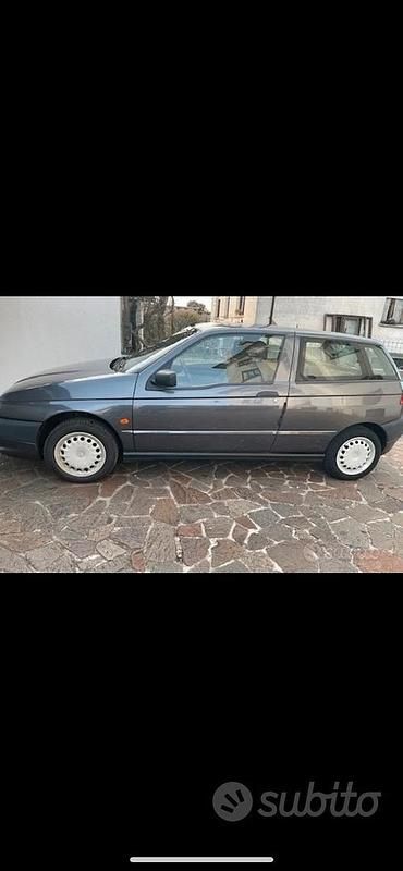 Usata Alfa Romeo 145 103 CV (75 kW) 1999 Grigio Utilitaria