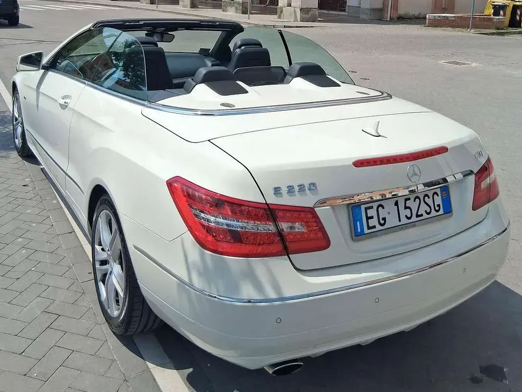 Usata Mercedes E220 Executive 170 CV (125 kW) 2011 Bianco Cabrio