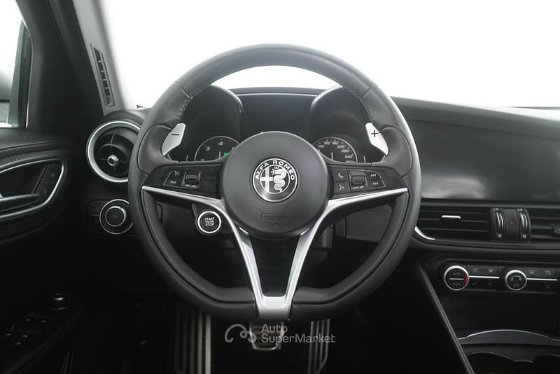 Usata Alfa Romeo Giulia Veloce 211 CV (155 kW) 2018 Grigio silverstone Berlina