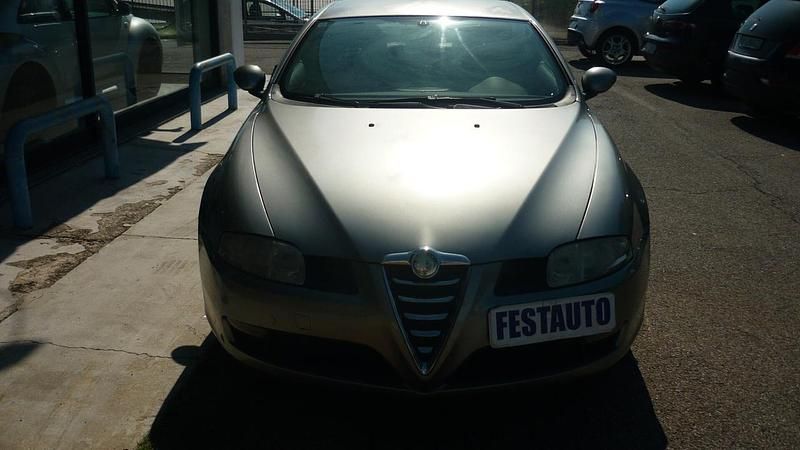 Grigio Usata 2005 Alfa Romeo GT Progression Coupé | 2900 € (Cara) - Immagine 1/4