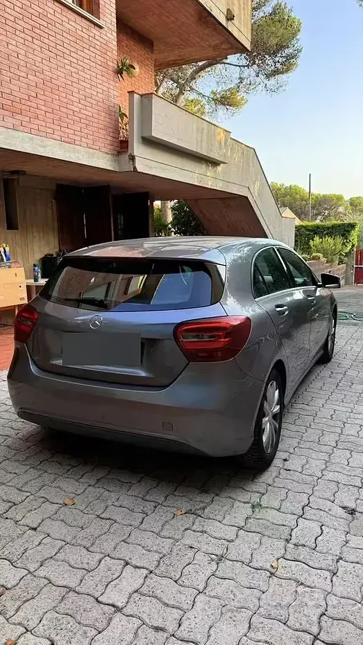 Usata Mercedes A160 Business 102 CV (75 kW) 2016 Grigio Utilitaria