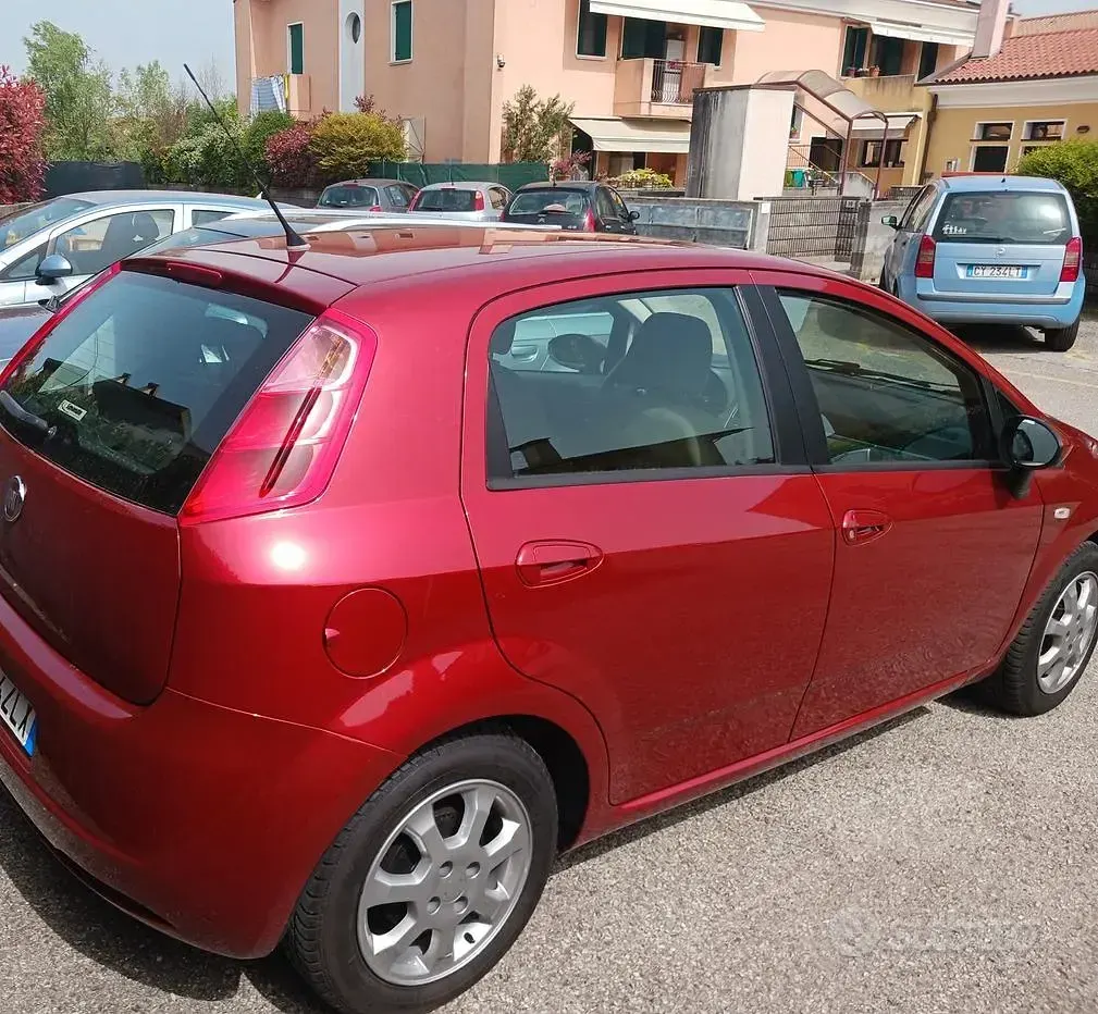 Usata Fiat Punto 75 CV (55 kW) 2007 Rosso Utilitaria