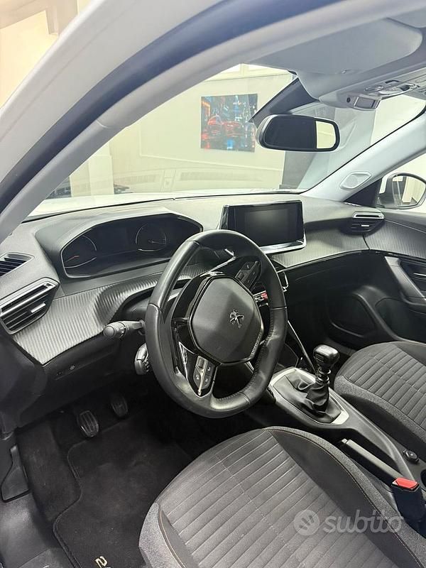 Usata Peugeot 2008 Allure 101 CV (74 kW) 2021 Bianco SUV