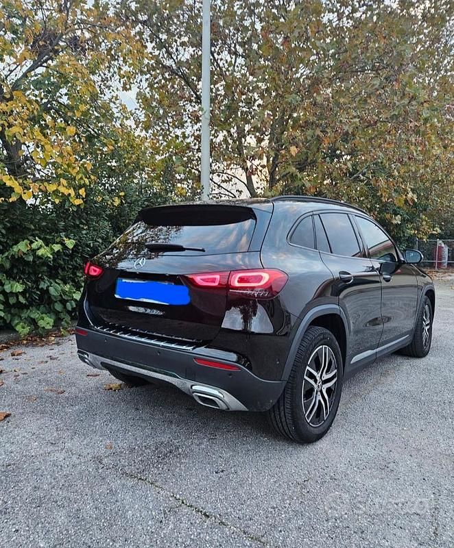 Usata Mercedes GLA180 116 CV (85 kW) 2022 Nero SUV