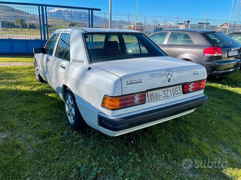 Usata Mercedes 190 105 CV (77 kW) 1990 Bianco Berlina