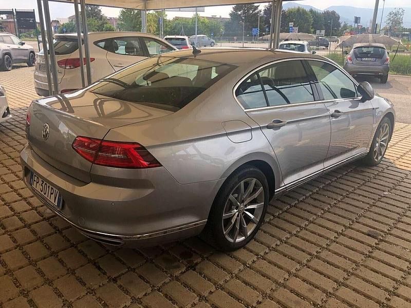 Usata VW Passat GTE 190 CV (139 kW) 2018 Grigio Berlina