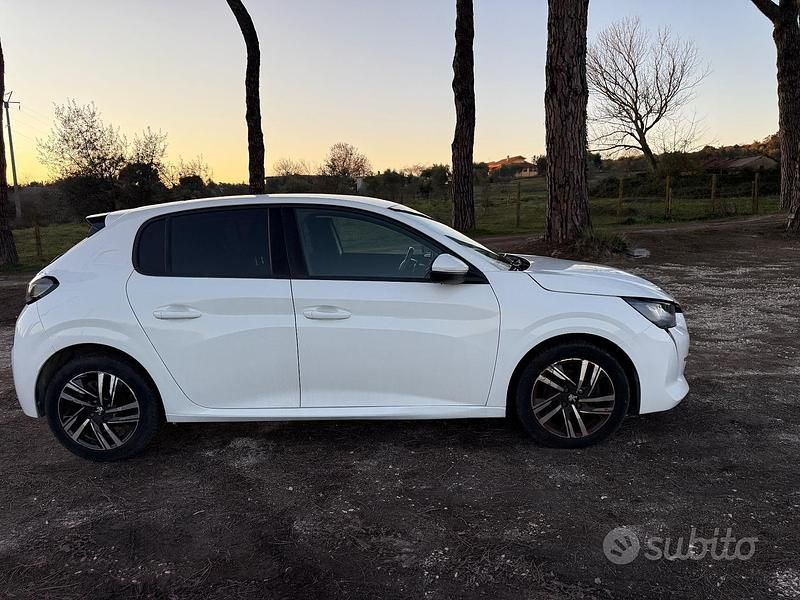 Usata Peugeot 208 Allure 100 CV (73 kW) 2021 Bianco Utilitaria