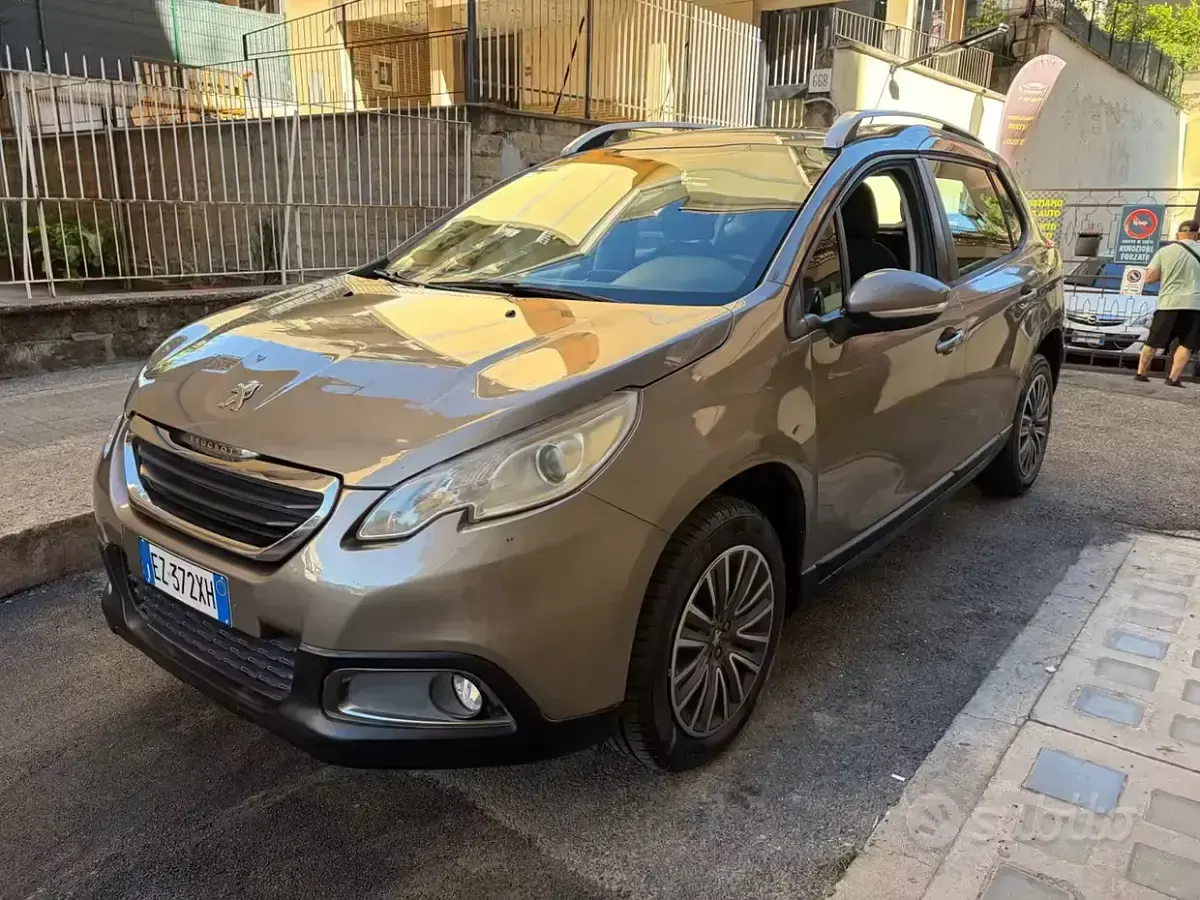 Usata Peugeot 2008 Allure 99 CV (72 kW) 2015 Grigio SUV