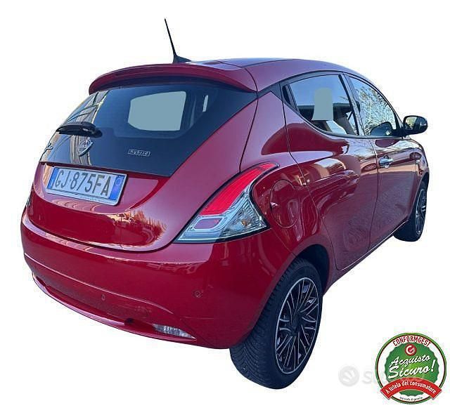 Usata Lancia Ypsilon S 69 CV (50 kW) 2022 Rosso(met.) Utilitaria