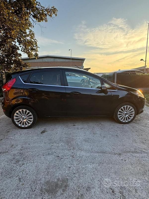 Usata Ford Fiesta 73 CV (53 kW) 2008 Nero Utilitaria