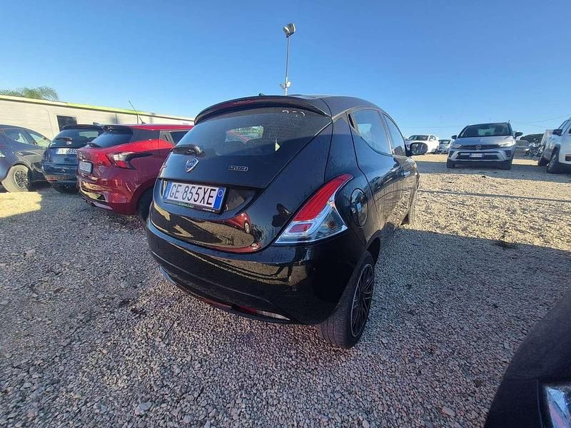Usata Lancia Ypsilon Gold 69 CV (50 kW) 2021 Nero Utilitaria