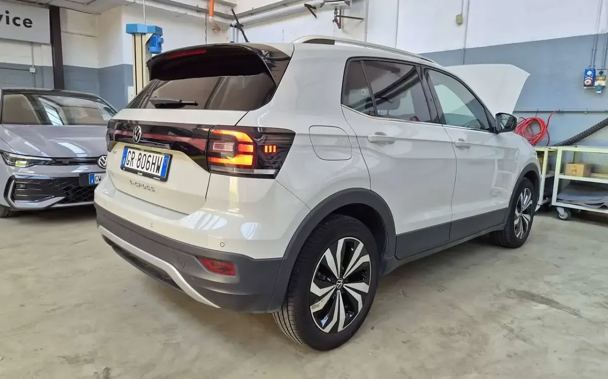 Usata VW T-Cross Advance 110 CV (80 kW) 2023 Ascor gray SUV