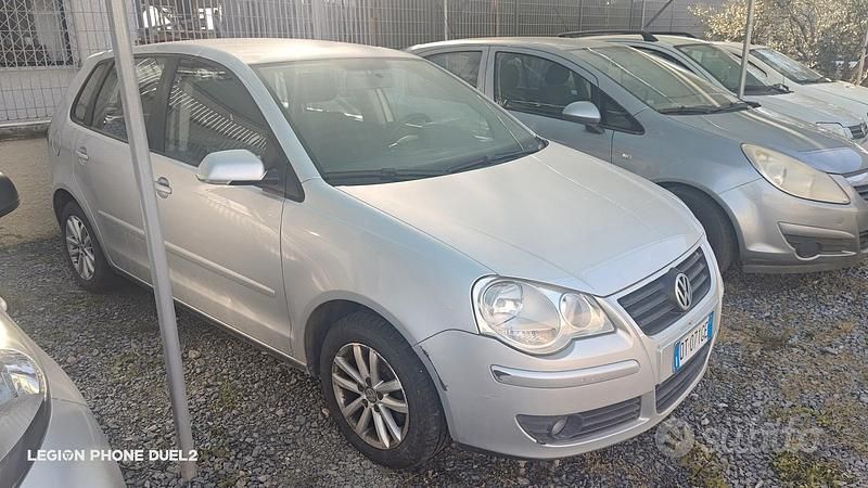 Usado VW Polo 64 CV (47 kW) 2009 Gris Utilitario
