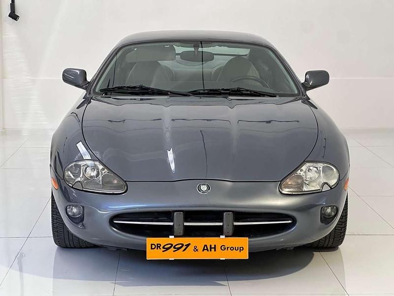 Usata Jaguar XK8 284 CV (208 kW) 1996 Grigio Coupé