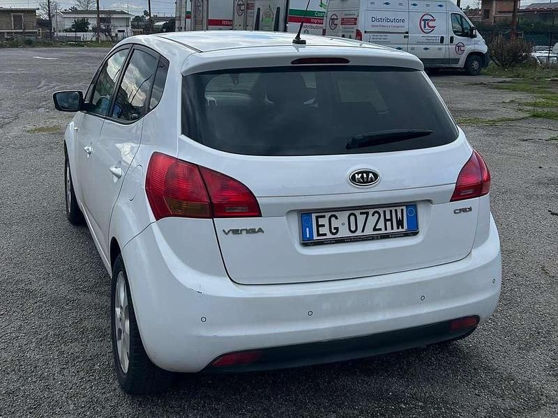 Usata Kia Venga Active 90 CV (66 kW) 2011 Bianco Utilitaria