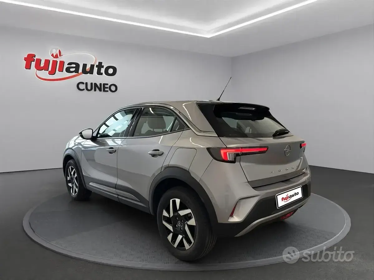 Usata Opel Mokka Elegance 101 CV (74 kW) 2024 Grigio SUV