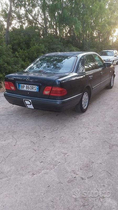 Usata Mercedes E200 Elegance 130 CV (95 kW) 1997 Berlina