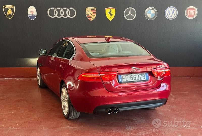 Usata Jaguar XE Portfolio 180 CV (132 kW) 2016 Rosso Berlina